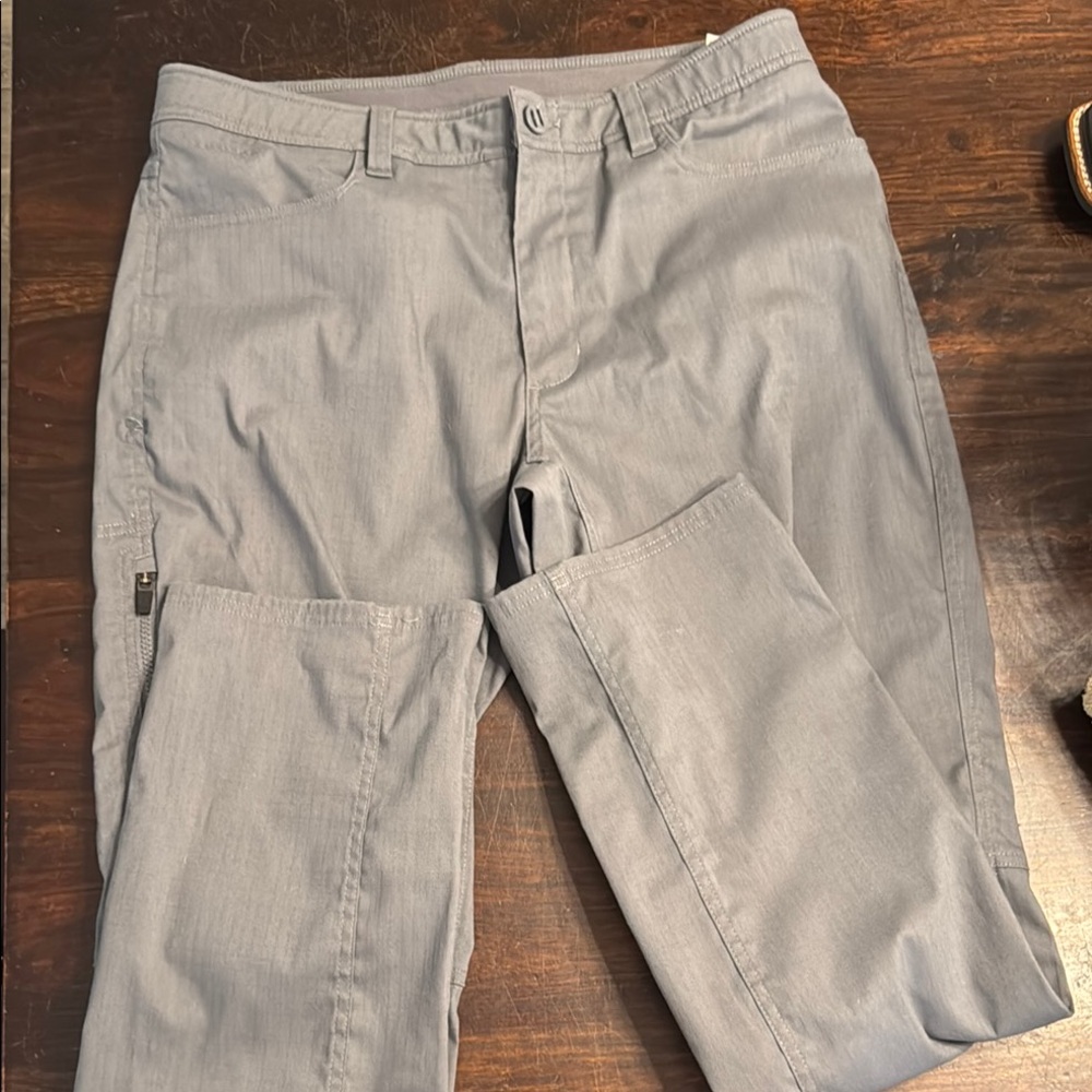 Under Armour Gray Cargo Pants with Straight Cut